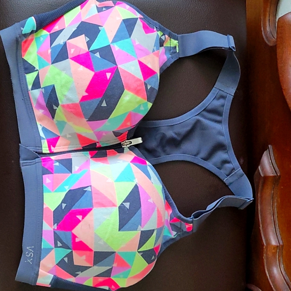 VSX zip up sports bra